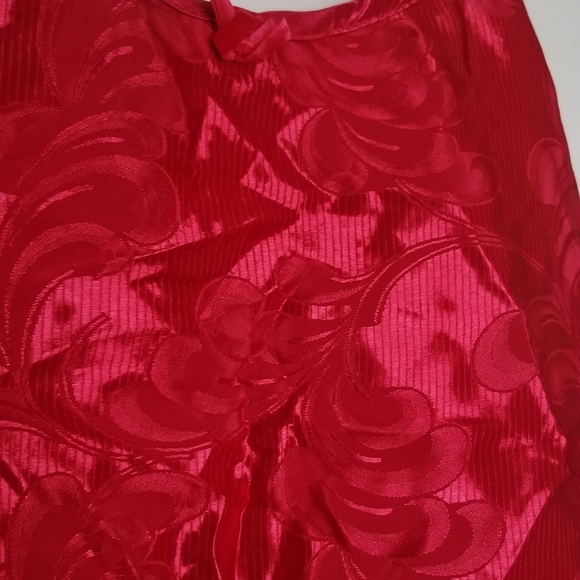 Floral Design Red Tank Top - Picture 2 of 2